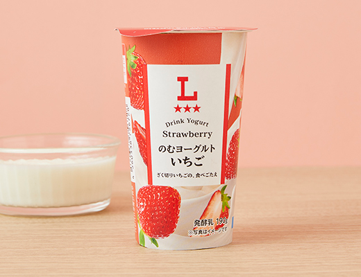 ローソンののむヨーグルト いちご。税込価格：165円、カロリー：130kcal、たんぱく質：5.7g、脂質：0.6g、炭水化物：25.6g、糖質：25.2g、食物繊維：0.4g、食塩相当量：0.2g。