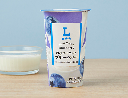 ローソンののむヨーグルト ブルーベリー。税込価格：165円、カロリー：125kcal、たんぱく質：6.3g、脂質：0.2g、炭水化物：24.7g、糖質：24.3g、食物繊維：0.4g、食塩相当量：0.2g。