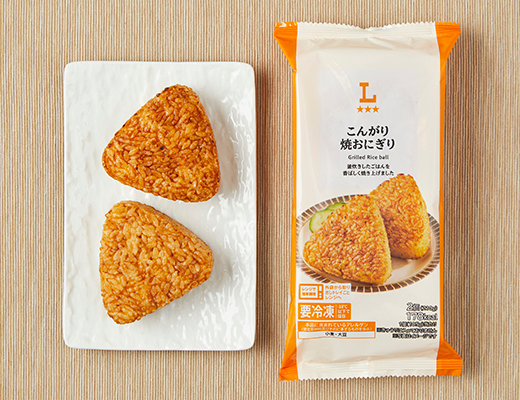 ローソンのこんがり焼おにぎりを比較する。税込価格：300円、カロリー：178kcal、1円あたりカロリー：0.59kcal/円、たんぱく質：3.9g、1円あたりたんぱく質：0.01g/円、脂質：0.8g、炭水化物：39g、糖質：38.6g、食物繊維：0.4g、食塩相当量：1.3g。