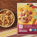 ローソンのGABAが摂れる ハニーバターミックスナッツ。税込価格：228円、カロリー：229kcal、たんぱく質：7.2g、脂質：18.4g、炭水化物：9.8g、糖質：7.7g、食物繊維：2.1g、食塩相当量：0.3g。