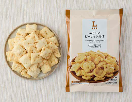 ローソンのふぞろいピーナッツ揚げを比較する。税込価格：148円、カロリー：346kcal、1円あたりカロリー：2.34kcal/円、たんぱく質：4.9g、1円あたりたんぱく質：0.03g/円、脂質：15.1g、炭水化物：48.3g、糖質：47.1g、食物繊維：1.2g、食塩相当量：0.7g。