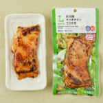 ローソンの炭火焼サラダチキン てりやきを比較する。税込価格：268円、カロリー：121kcal、1円あたりカロリー：0.45kcal/円、たんぱく質：14.8g、1円あたりたんぱく質：0.06g/円、脂質：5.7g、炭水化物：2.7g、糖質：2.4g、食物繊維：0.3g、食塩相当量：1.1g。