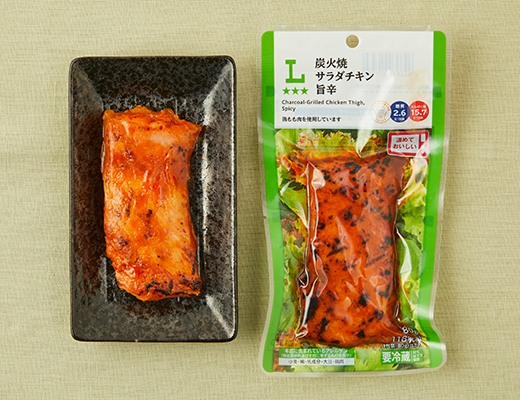 ローソンの炭火焼サラダチキン 旨辛を比較する。税込価格：268円、カロリー：118kcal、1円あたりカロリー：0.44kcal/円、たんぱく質：15.7g、1円あたりたんぱく質：0.06g/円、脂質：4.8g、炭水化物：3g、糖質：2.6g、食物繊維：0.4g、食塩相当量：1.1g。