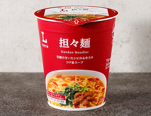 ローソンの担々麺を比較する。税込価格：168円、カロリー：360kcal、1円あたりカロリー：2.14kcal/円、たんぱく質：8.3g、1円あたりたんぱく質：0.05g/円、脂質：15.7g、炭水化物：47.5g、糖質：45.3g、食物繊維：2.2g、食塩相当量：4.2g。