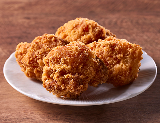 ローソンのＬから 4個。税込価格：298円、カロリー：367kcal、たんぱく質：17.5g、脂質：25.5g、炭水化物：17.6g、糖質：16.2g、食物繊維：1.4g、食塩相当量：2.1g。