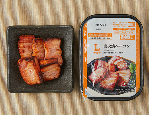 ローソンの直火焼ベーコン。税込価格：343円、カロリー：154kcal、たんぱく質：12.6g、脂質：9.9g、炭水化物：3.9g、糖質：3.4g、食物繊維：0.5g、食塩相当量：2.2g。
