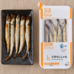ローソンの子持ちししゃも。税込価格：322円、カロリー：88kcal、たんぱく質：8.7g、脂質：5.7g、炭水化物：0.5g、糖質：0.2g、食物繊維：0.3g、食塩相当量：0.7g。