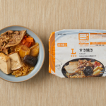 ローソンのすき焼き。税込価格：462円、カロリー：217kcal、たんぱく質：10.6g、脂質：12.8g、炭水化物：15.8g、糖質：13.9g、食物繊維：1.9g、食塩相当量：3g。