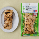 ローソンの炭火焼サラダチキン 旨塩を比較する。税込価格：268円、カロリー：107kcal、1円あたりカロリー：0.40kcal/円、たんぱく質：16.2g、1円あたりたんぱく質：0.06g/円、脂質：4.2g、炭水化物：1.2g、糖質：0.9g、食物繊維：0.3g、食塩相当量：1.2g。