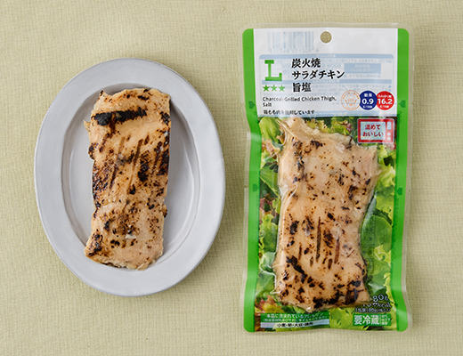 ローソンの炭火焼サラダチキン 旨塩を比較する。税込価格：268円、カロリー：107kcal、1円あたりカロリー：0.40kcal/円、たんぱく質：16.2g、1円あたりたんぱく質：0.06g/円、脂質：4.2g、炭水化物：1.2g、糖質：0.9g、食物繊維：0.3g、食塩相当量：1.2g。