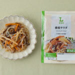 ローソンの春雨サラダ。税込価格：181円、カロリー：90kcal、たんぱく質：2.1g、脂質：2.9g、炭水化物：15.1g、糖質：12.8g、食物繊維：2.3g、食塩相当量：2.3g。