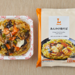 ローソンのあんかけ焼そばを比較する。税込価格：462円、カロリー：394kcal、1円あたりカロリー：0.85kcal/円、たんぱく質：14.1g、1円あたりたんぱく質：0.03g/円、脂質：11.4g、炭水化物：60.8g、糖質：56.6g、食物繊維：4.2g、食塩相当量：3.9g。