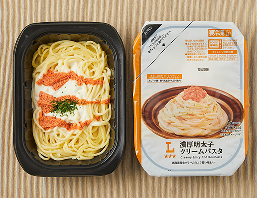 ローソンの濃厚明太子クリームパスタを比較する。税込価格：343円、カロリー：457kcal、1円あたりカロリー：1.33kcal/円、たんぱく質：12.2g、1円あたりたんぱく質：0.04g/円、脂質：22.1g、炭水化物：53.9g、糖質：50.8g、食物繊維：3.1g、食塩相当量：2.6g。