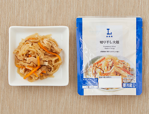 ローソンの切り干し大根。税込価格：192円、カロリー：39kcal、たんぱく質：1.6g、脂質：0.6g、炭水化物：8g、糖質：5.6g、食物繊維：2.4g、食塩相当量：0.9g。