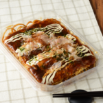 ローソンの屋台風お好み焼(豚肉入り)＆焼そば。税込価格：538円、カロリー：463kcal、たんぱく質：16.1g、脂質：14.6g、炭水化物：70.3g、糖質：63.3g、食物繊維：7g、食塩相当量：4.8g。