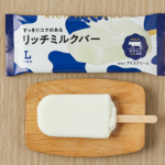 ローソンのリッチミルクバー。税込価格：194円、カロリー：134kcal、たんぱく質：2.5g、脂質：7.1g、炭水化物：15.2g、糖質：15.1g、食物繊維：0.2g、食塩相当量：0.1g。