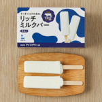 ローソンのリッチミルクバー 8本入。税込価格：518円、カロリー：45kcal、たんぱく質：0.8g、脂質：2.4g、炭水化物：5.1g、糖質：5g、食物繊維：0.1g、食塩相当量：0g。
