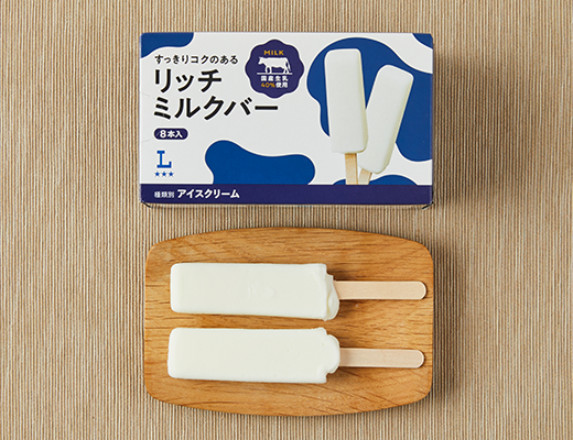 ローソンのリッチミルクバー 8本入。税込価格：518円、カロリー：45kcal、たんぱく質：0.8g、脂質：2.4g、炭水化物：5.1g、糖質：5g、食物繊維：0.1g、食塩相当量：0g。
