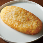 ローソンのハッシュドポテト。税込価格：140円、カロリー：154kcal、たんぱく質：1.7g、脂質：8.9g、炭水化物：17.6g、糖質：15.6g、食物繊維：2g、食塩相当量：1g。