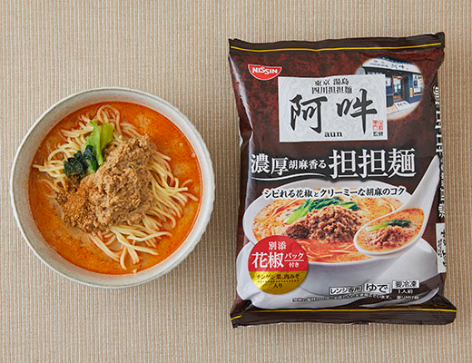 ローソン 日清食品冷凍 阿吽監修濃厚胡麻香る担担麺。税込価格：397円、カロリー：631kcal、1円あたりカロリー：1.59kcal/円、たんぱく質：27.8g、1円あたりたんぱく質：0.07g/円、脂質：25.3g、炭水化物：76.5g、糖質：69.4g、食物繊維：7.1g、食塩相当量：7.1g。