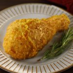 ローソンの黄金チキン 骨つき。税込価格：348円、カロリー：248kcal、たんぱく質：13.6g、脂質：14.2g、炭水化物：17g、糖質：16g、食物繊維：1g、食塩相当量：1.9g。