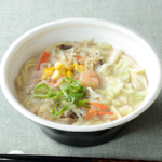 ローソンの1食分の野菜ちゃんぽん。税込価格：599円、カロリー：311kcal、たんぱく質：16.4g、脂質：8.2g、炭水化物：45.4g、糖質：40.3g、食物繊維：5.1g、食塩相当量：6.4g。