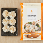 ローソンの国産豚肉焼売を比較する。税込価格：343円、カロリー：69kcal、1円あたりカロリー：0.20kcal/円、たんぱく質：2.1g、1円あたりたんぱく質：0.01g/円、脂質：5.2g、炭水化物：3.6g、糖質：3.3g、食物繊維：0.3g、食塩相当量：0.4g。