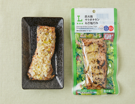 ローソンの炭火焼サラダチキン ねぎ塩だれを比較する。税込価格：268円、カロリー：88kcal、1円あたりカロリー：0.33kcal/円、たんぱく質：11.8g、1円あたりたんぱく質：0.04g/円、脂質：3.2g、炭水化物：3.2g、糖質：2.8g、食物繊維：0.4g、食塩相当量：1.5g。