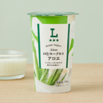 ローソンののむヨーグルト アロエ。税込価格：165円、カロリー：128kcal、たんぱく質：5.6g、脂質：0.2g、炭水化物：26.2g、糖質：25.8g、食物繊維：0.4g、食塩相当量：0.2g。