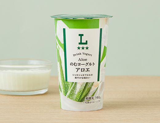 ローソンののむヨーグルト アロエ。税込価格：165円、カロリー：128kcal、たんぱく質：5.6g、脂質：0.2g、炭水化物：26.2g、糖質：25.8g、食物繊維：0.4g、食塩相当量：0.2g。