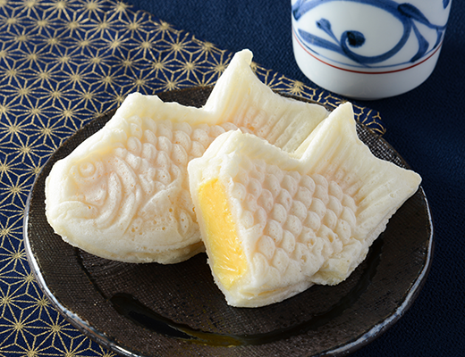 ローソンのもっちりとした白いたい焼き カスタード。税込価格：178円、カロリー：199kcal、たんぱく質：2.6g、脂質：7.6g、炭水化物：30g、糖質：29.7g、食物繊維：0.3g、食塩相当量：0.5g。