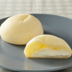 ローソンのもちぷよ(北海道産生クリーム入りミルククリーム)。税込価格：119円、カロリー：232kcal、たんぱく質：2.7g、脂質：13.5g、炭水化物：25g、糖質：24.9g、食物繊維：0.1g、食塩相当量：0.4g。