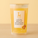 ローソンの果汁たっぷり オレンジミックスジャスミンティー。税込価格：168円、カロリー：109kcal、たんぱく質：0.5g、脂質：0g、炭水化物：26.9g、糖質：26.4g、食物繊維：0.5g、食塩相当量：0.3g。
