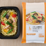 ローソンのごろっと野菜のペペロンチーノを比較する。税込価格：397円、カロリー：360kcal、1円あたりカロリー：0.91kcal/円、たんぱく質：10.6g、1円あたりたんぱく質：0.03g/円、脂質：13.8g、炭水化物：50.5g、糖質：46.3g、食物繊維：4.2g、食塩相当量：2.4g。