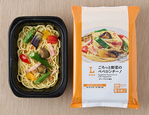 ローソンのごろっと野菜のペペロンチーノを比較する。税込価格：397円、カロリー：360kcal、1円あたりカロリー：0.91kcal/円、たんぱく質：10.6g、1円あたりたんぱく質：0.03g/円、脂質：13.8g、炭水化物：50.5g、糖質：46.3g、食物繊維：4.2g、食塩相当量：2.4g。