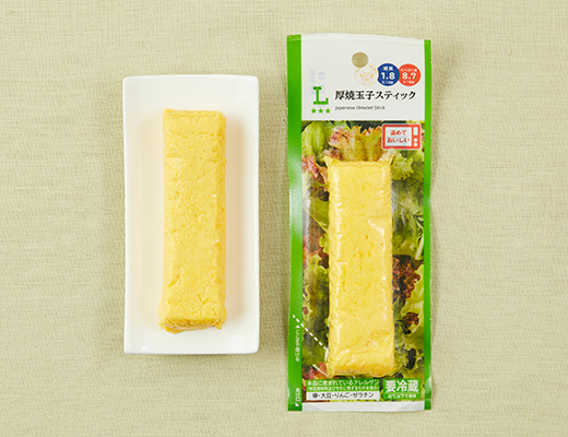 ローソンの厚焼玉子スティックを比較する。税込価格：192円、カロリー：109kcal、1円あたりカロリー：0.57kcal/円、たんぱく質：8.7g、1円あたりたんぱく質：0.05g/円、脂質：7.4g、炭水化物：2g、糖質：1.8g、食物繊維：0.2g、食塩相当量：0.7g。