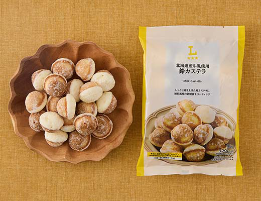 ローソンの北海道産牛乳使用 鈴カステラを比較する。税込価格：130円、カロリー：329kcal、1円あたりカロリー：2.53kcal/円、たんぱく質：4.3g、1円あたりたんぱく質：0.03g/円、脂質：4.5g、炭水化物：68.3g、糖質：67.5g、食物繊維：0.8g、食塩相当量：0.1g。