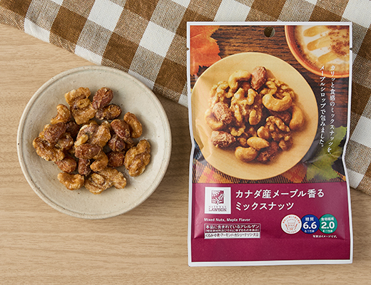 ローソンのカナダ産メープル香る ミックスナッツ。税込価格：228円、カロリー：206kcal、たんぱく質：6.2g、脂質：16.7g、炭水化物：8.6g、糖質：6.6g、食物繊維：2g、食塩相当量：0.2g。