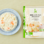 ローソンの国産じゃがいものポテトサラダ。税込価格：181円、カロリー：166kcal、たんぱく質：1.9g、脂質：9.6g、炭水化物：18.7g、糖質：17.2g、食物繊維：1.6g、食塩相当量：0.9g。