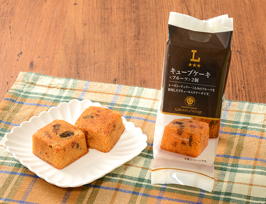 ローソンのキューブケーキ フルーツ。税込価格：368円、カロリー：114kcal、たんぱく質：1.5g、脂質：5.1g、炭水化物：15.4g、食塩相当量：0.1g。
