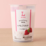 ローソンのいちごミルク。税込価格：258円、カロリー：297kcal、たんぱく質：3.4g、脂質：7.8g、炭水化物：53.7g、糖質：53g、食物繊維：0.7g、食塩相当量：0.1g。