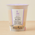 ローソンのタピオカミルクティー。税込価格：258円、カロリー：175kcal、たんぱく質：3.1g、脂質：6g、炭水化物：27.6g、糖質：26.9g、食物繊維：0.7g、食塩相当量：0.1g。