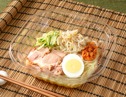 ローソンの盛岡風冷麺。税込価格：646円、カロリー：334kcal、たんぱく質：11.8g、脂質：4.3g、炭水化物：63.2g、糖質：60.8g、食物繊維：2.4g、食塩相当量：4.7g。