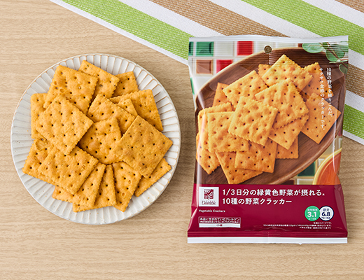 ローソン 1/3日分の緑黄色野菜が摂れる 10種の野菜クラッカー