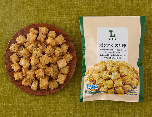 ローソンのポンスケのり味を比較する。税込価格：138円、カロリー：517kcal、1円あたりカロリー：3.75kcal/円、たんぱく質：3g、1円あたりたんぱく質：0.02g/円、脂質：31.2g、炭水化物：56.7g、糖質：55.4g、食物繊維：1.3g、食塩相当量：1.6g。
