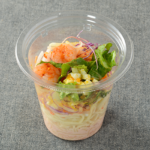 ローソンの振っておいしいパスタサラダ 海老明太子。税込価格：397円、カロリー：254kcal、たんぱく質：12.9g、脂質：10.7g、炭水化物：28.3g、糖質：24.5g、食物繊維：3.8g、食塩相当量：2.2g。