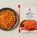 ローソンの激辛ッ！暴君ハバネロを比較する。税込価格：138円、カロリー：277kcal、1円あたりカロリー：2.01kcal/円、たんぱく質：1.7g、1円あたりたんぱく質：0.01g/円、脂質：17.4g、炭水化物：29g、糖質：27.6g、食物繊維：1.4g、食塩相当量：0.9g。