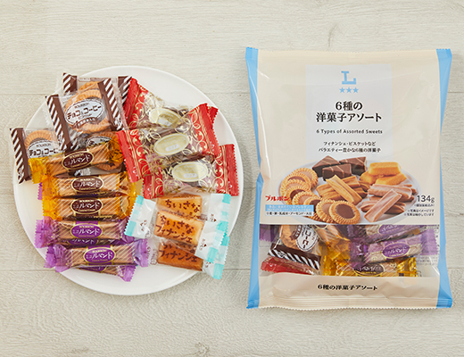 ローソンの6種の洋菓子アソートを比較する。税込価格：348円。