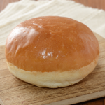 ローソンのＬチキバンズ。税込価格：84円、カロリー：176kcal、たんぱく質：4.9g、脂質：4.3g、炭水化物：30.3g、糖質：28.7g、食物繊維：1.6g、食塩相当量：0.7g。