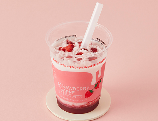 ローソンのストロベリーフラッペ。税込価格：380円、カロリー：226kcal、たんぱく質：4.5g、脂質：4.7g、炭水化物：42.4g、糖質：41.9g、食物繊維：0.5g、食塩相当量：0.2g。